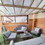 דירה Lavish Central Abode - Garden Terrace *