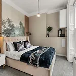דירה Lavish Central Abode - Garden Terrace וויטבי