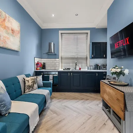 Lavish Central Abode - Garden Terrace