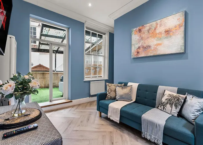 Lavish Central Abode - Garden Terrace * ويتبي