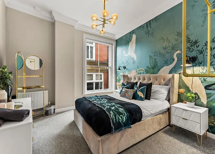 Lavish Central Abode - Garden Terrace شقة