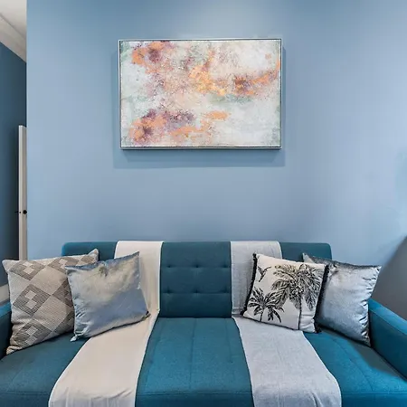 Lavish Central Abode - Garden Terrace Whitby